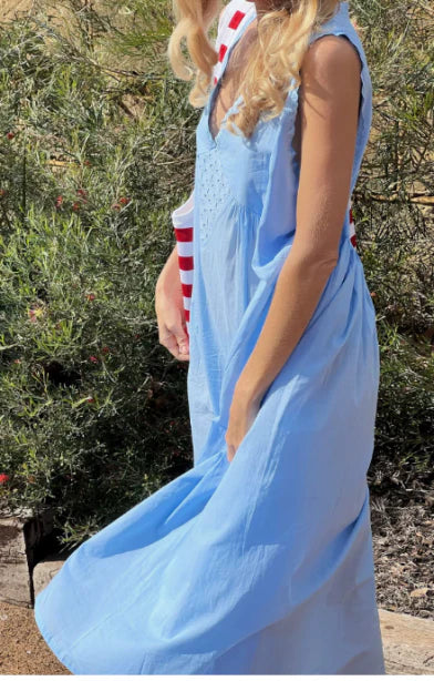 Magnifique robe midi femme fluide avec fines bretelles, confortable et élégante, parfaite pour un look estival décontracté.