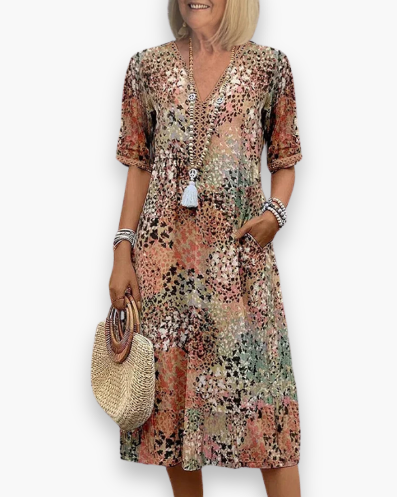 "Robe midi élégante pour femme avec imprimé raffiné, coupe flatteuse et poches pratiques, idéale pour toute occasion."
