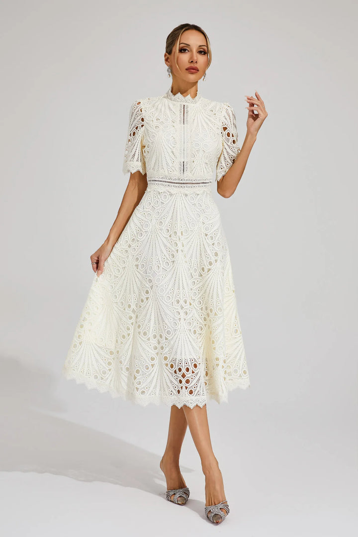 Robe midi en dentelle élégante, coupe flatteuse, longueur au-dessous du genou, parfaite pour femmes lors d'occasions spéciale