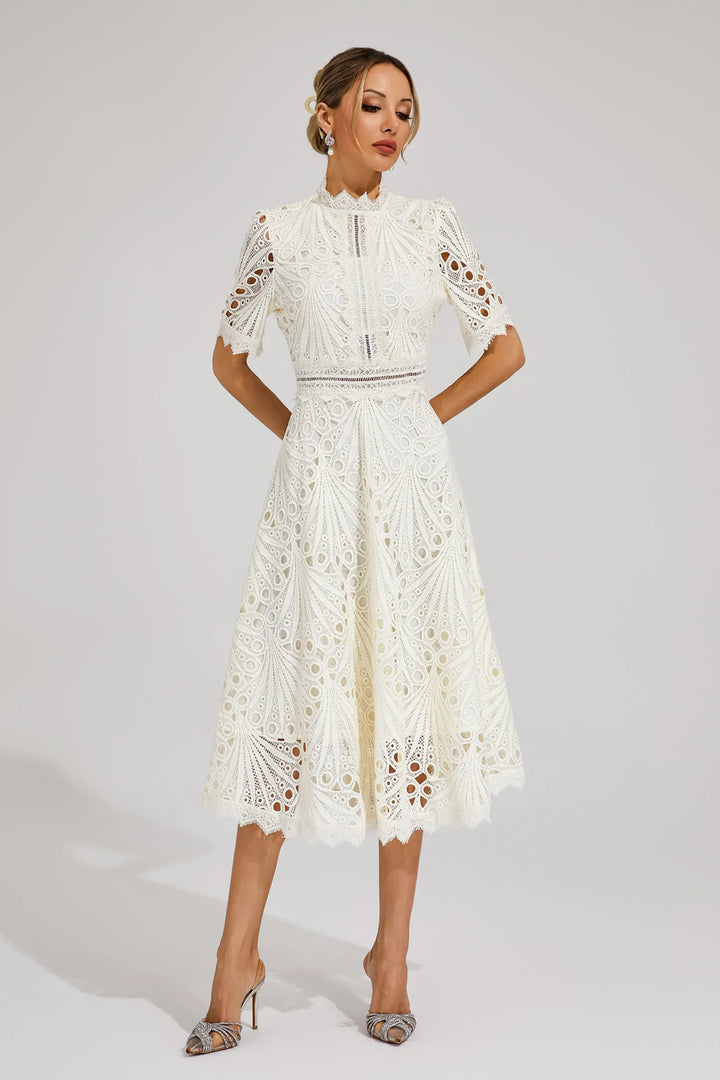 Robe midi en dentelle élégante, coupe flatteuse, longueur au-dessous du genou, parfaite pour femmes lors d'occasions spéciale