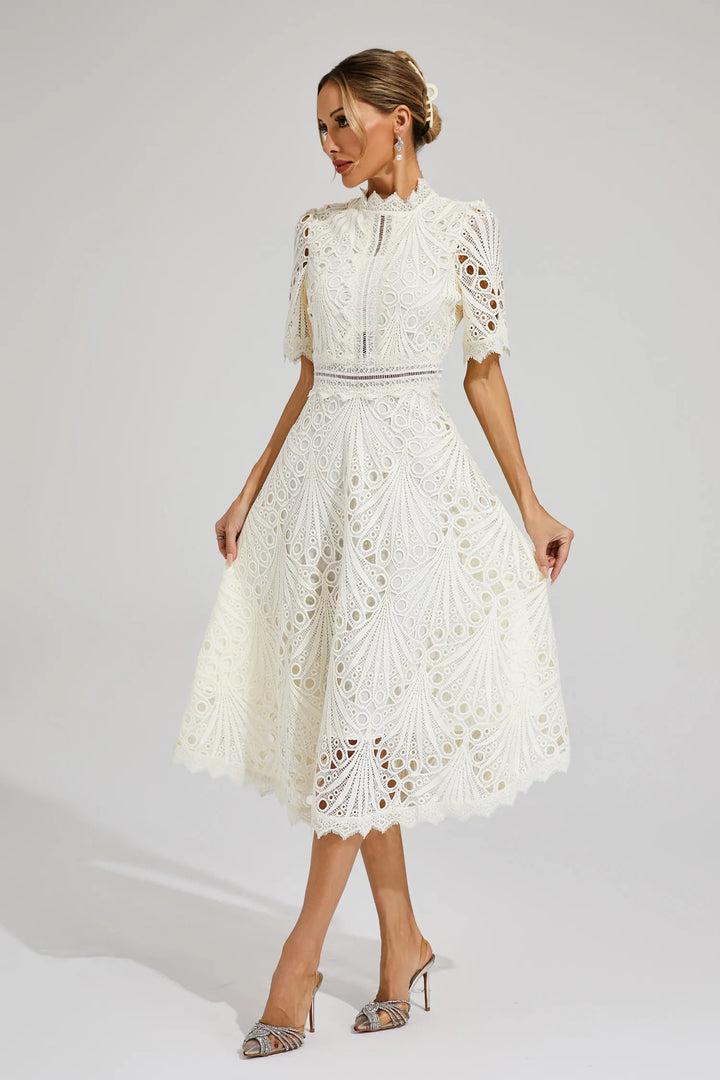 Robe midi en dentelle élégante, coupe flatteuse, longueur au-dessous du genou, parfaite pour femmes lors d'occasions spéciale