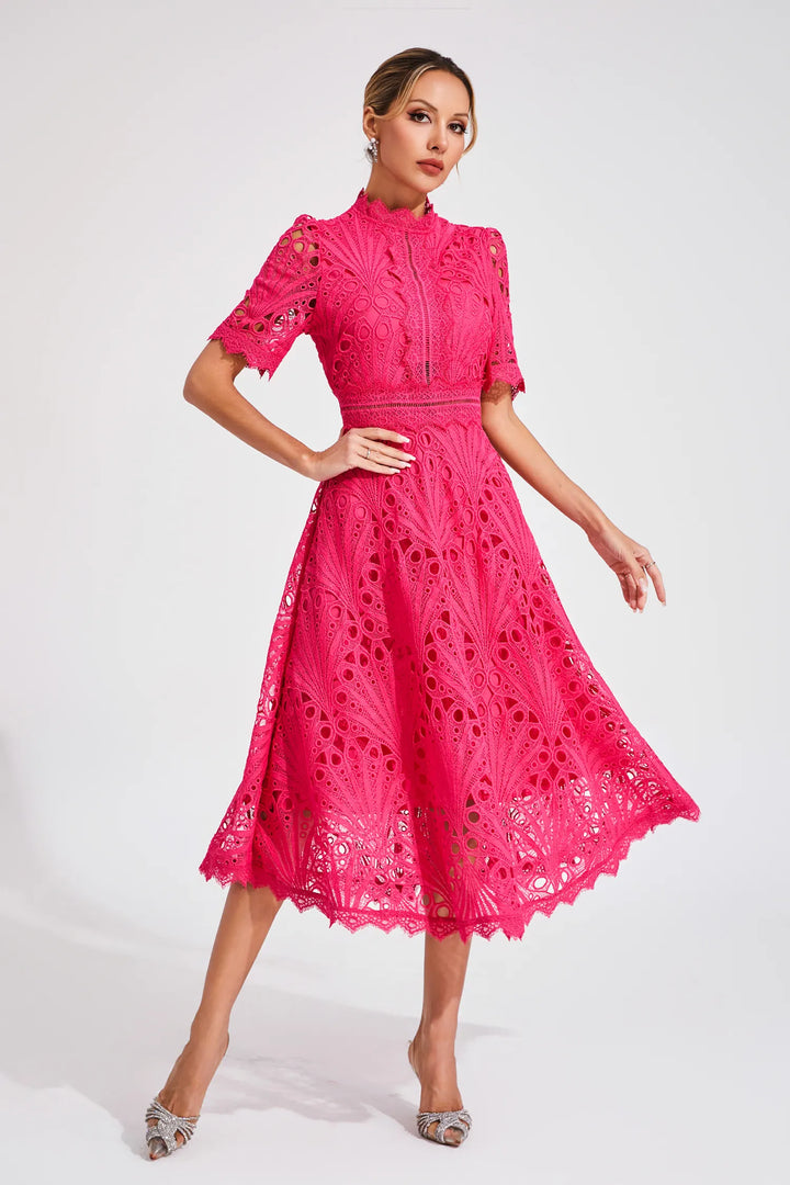 Robe midi en dentelle élégante, coupe flatteuse, longueur au-dessous du genou, parfaite pour femmes lors d'occasions spéciale