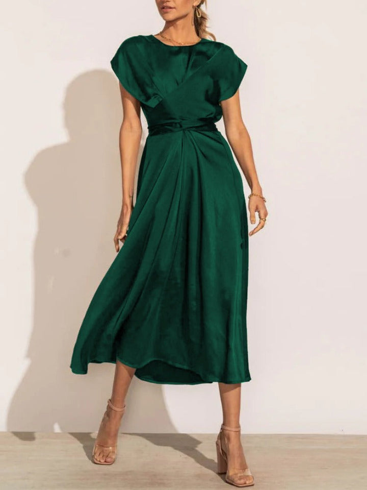 "Robe midi en soie claire pour femme, élégante et confortable, disponible en diverses couleurs luxueuses."