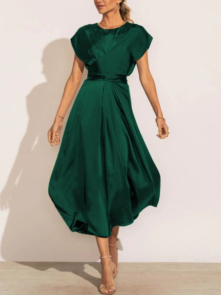 "Robe midi en soie claire pour femme, élégante et confortable, disponible en diverses couleurs luxueuses."