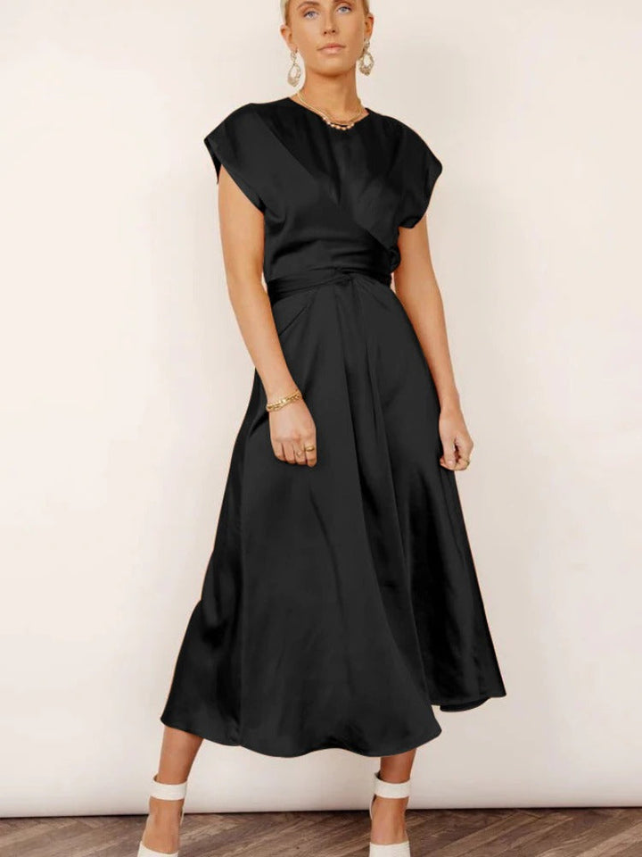 "Robe midi en soie claire pour femme, élégante et confortable, disponible en diverses couleurs luxueuses."