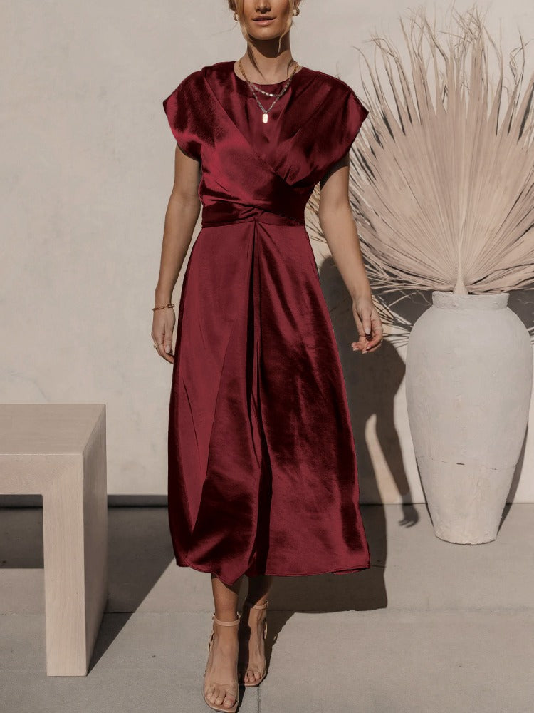 "Robe midi en soie claire pour femme, élégante et confortable, disponible en diverses couleurs luxueuses."