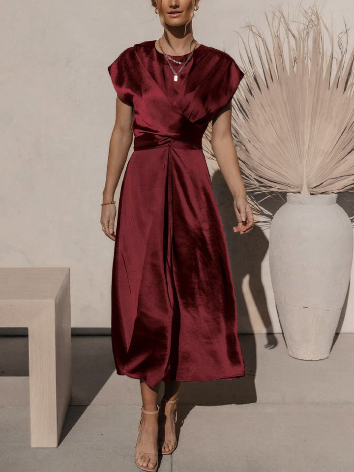 "Robe midi en soie claire pour femme, élégante et confortable, disponible en diverses couleurs luxueuses."
