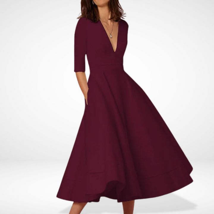 Robe midi femme chic et fluide, décolleté. Vêtement idéal pour des occasions festives toute l'année.