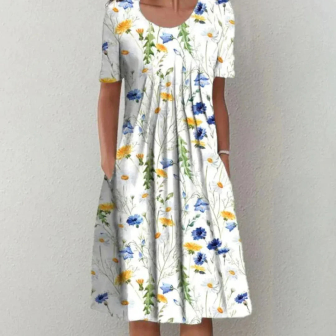 Robe midi fleurie en tissu léger et respirant, manches courtes, imprimé floral coloré, idéale pour looks estivaux élégants.