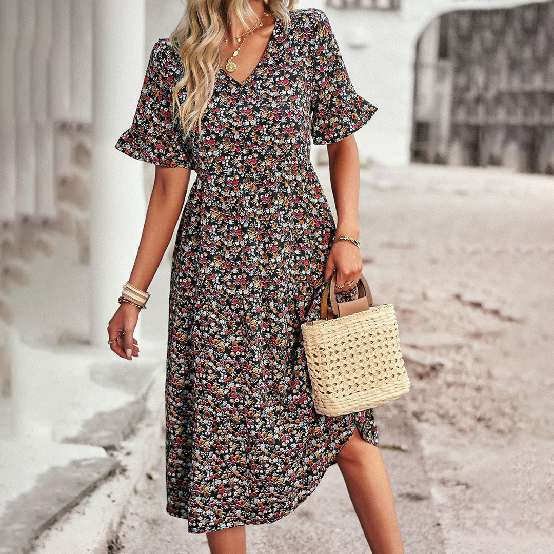 "Robe midi fleurie noire, élégante et chic, pour toutes occasions, avec motif floral captivant et coupe flatteuse."