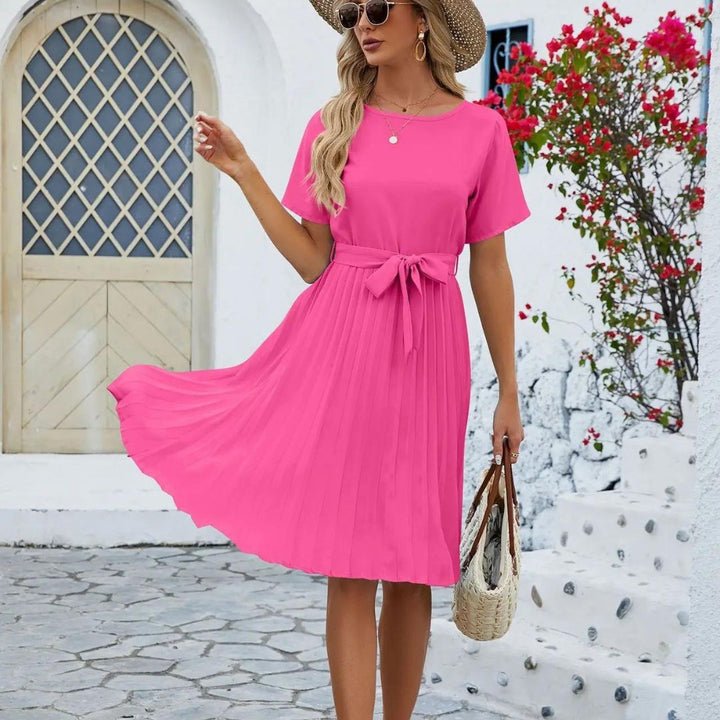 Robe d'été polyvalente femme, midi plissée, avec ceinture, mode féminine et confort.