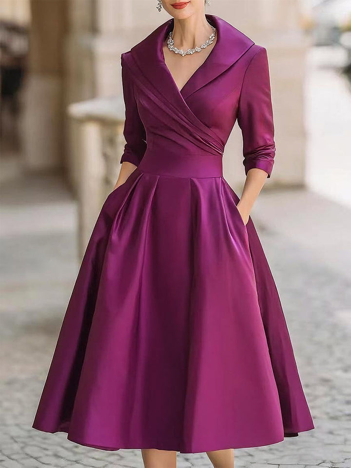 Vêtement femme chic: robe midi plissée style vintage, coupe trapèze flatteuse et élégante.