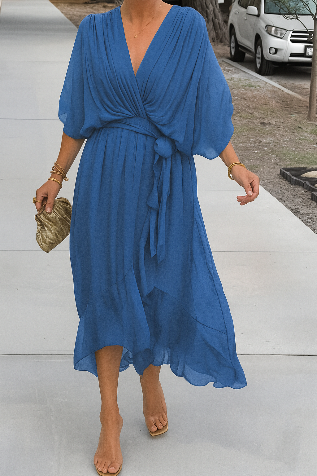 Robe femme chic et fluide, style portefeuille, longueur midi, col V, et ourlet asymétrique. Parfaite pour l'été.