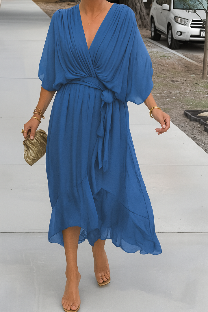 Robe femme chic et fluide, style portefeuille, longueur midi, col V, et ourlet asymétrique. Parfaite pour l'été.