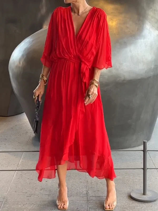 Robe mousseline soie, col V, fluide et élégante.  Parfaite pour les soirées.