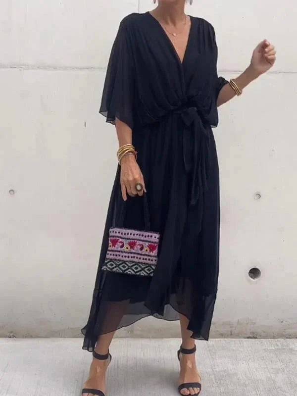 Robe mousseline soie, col V, fluide et élégante.  Parfaite pour les soirées.