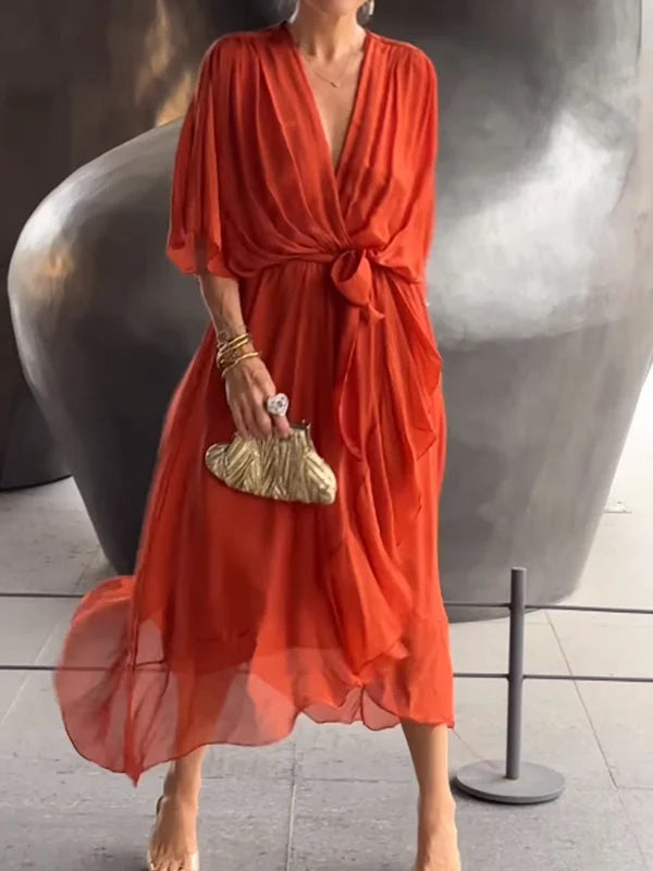 Robe mousseline soie, col V, fluide et élégante.  Parfaite pour les soirées.