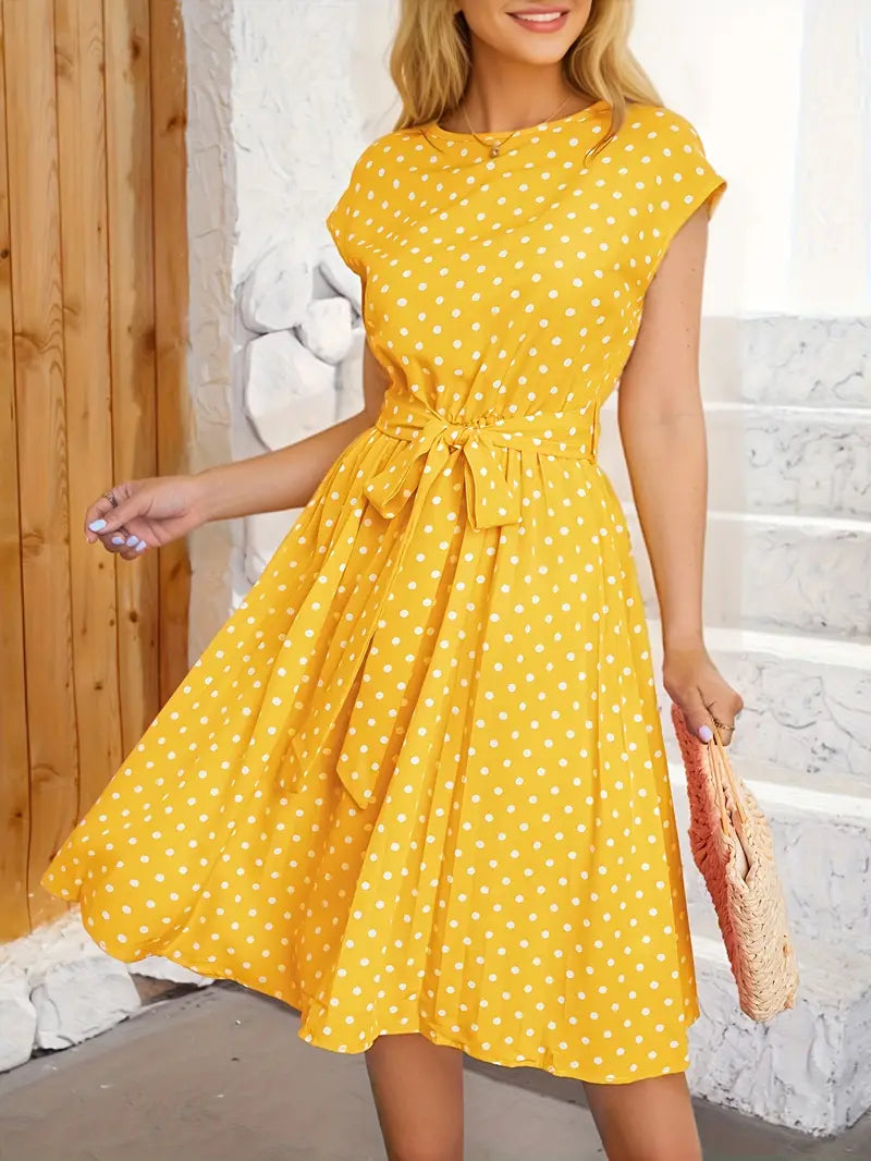 "Robe plissée à pois polyvalente, élégante, en tissu doux, design chic moderne, décontractée pour toutes occasions."