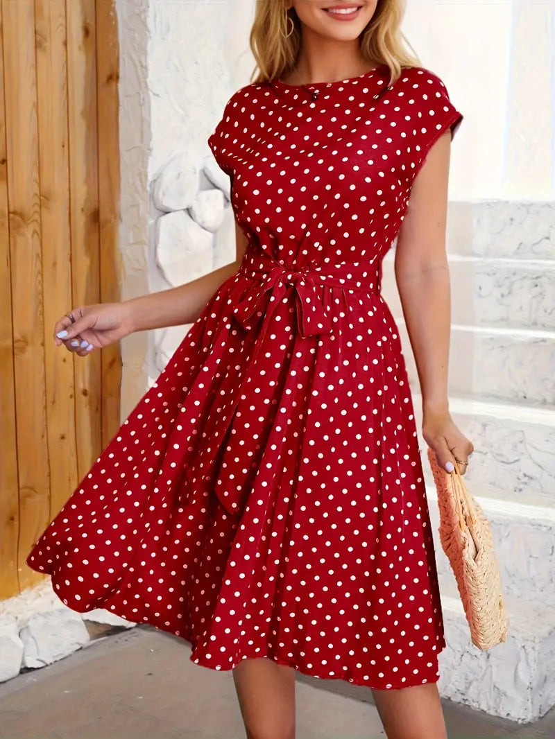 "Robe plissée à pois polyvalente, élégante, en tissu doux, design chic moderne, décontractée pour toutes occasions."