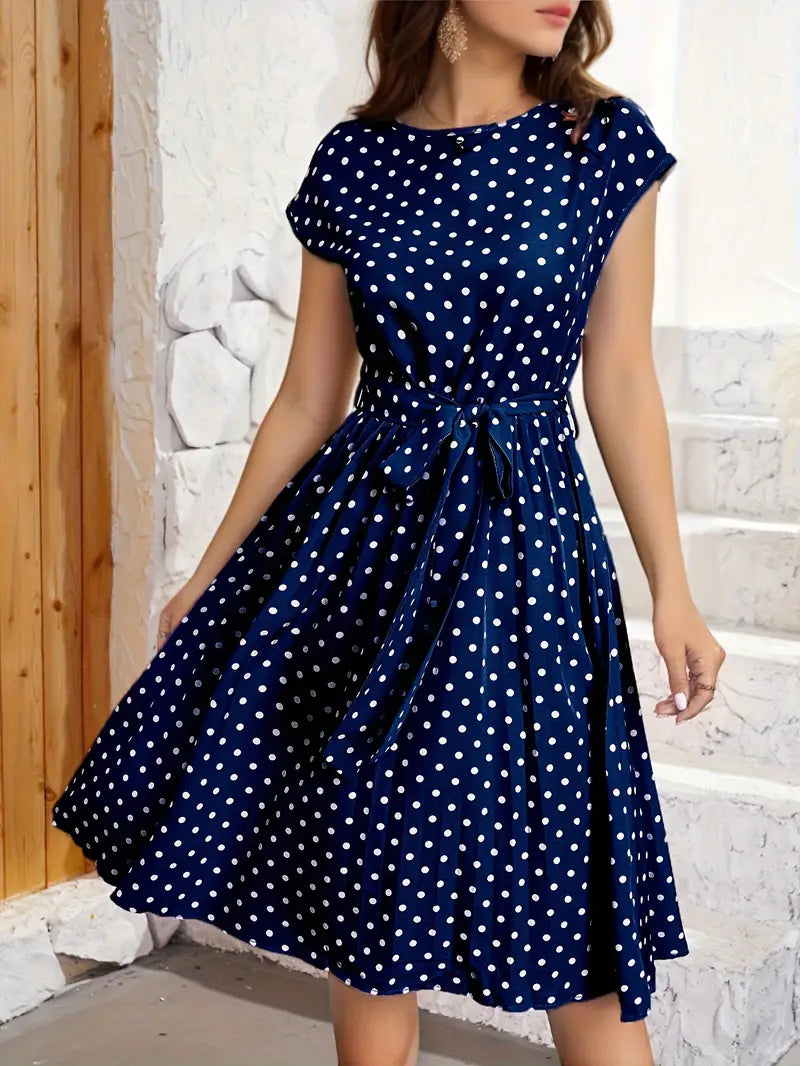 "Robe plissée à pois polyvalente, élégante, en tissu doux, design chic moderne, décontractée pour toutes occasions."