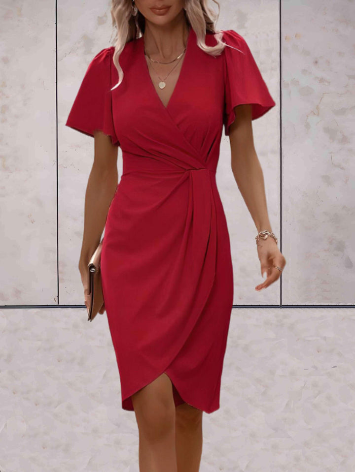 Robe midi portefeuille femme, design chic et ajustable, col en V. Parfaite pour une allure estivale.