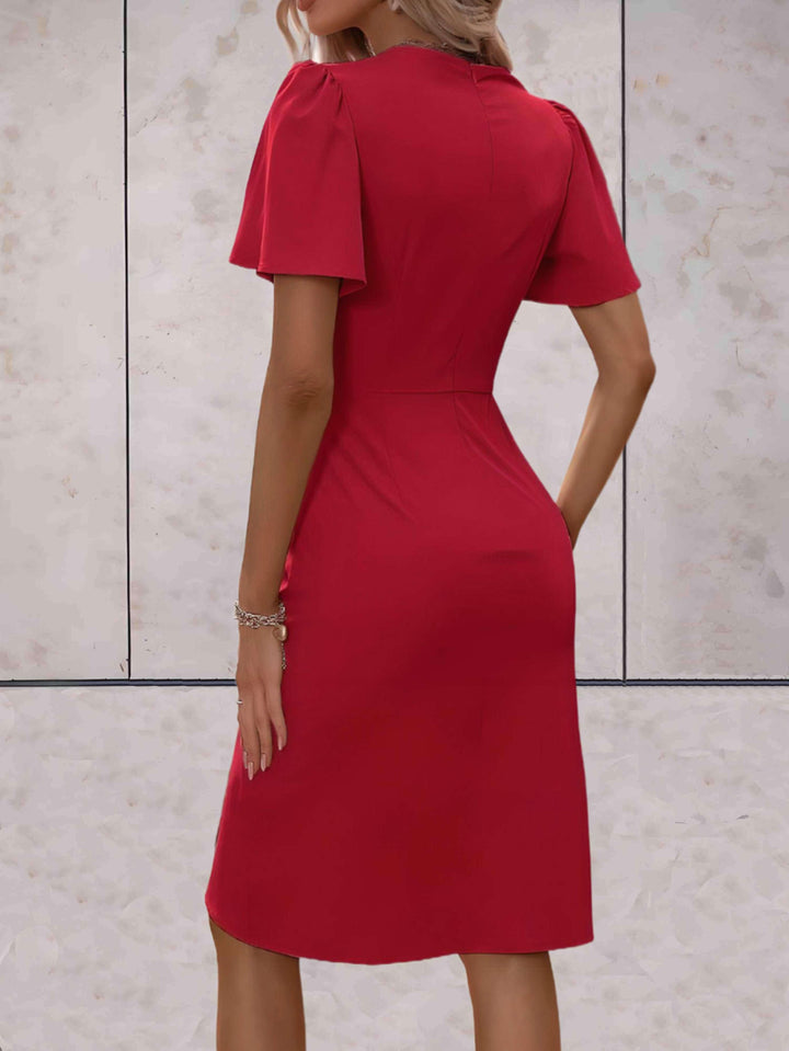 "Robe portefeuille femme V-col croisé, ajustable, élégante, soulignant les courbes, idéale pour toutes occasions."