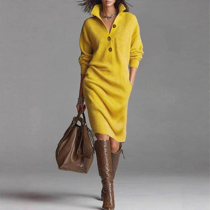 Robe pull femme polyvalente, col V boutonné. Manches longues. Style tendance, confortable pour l'hiver.