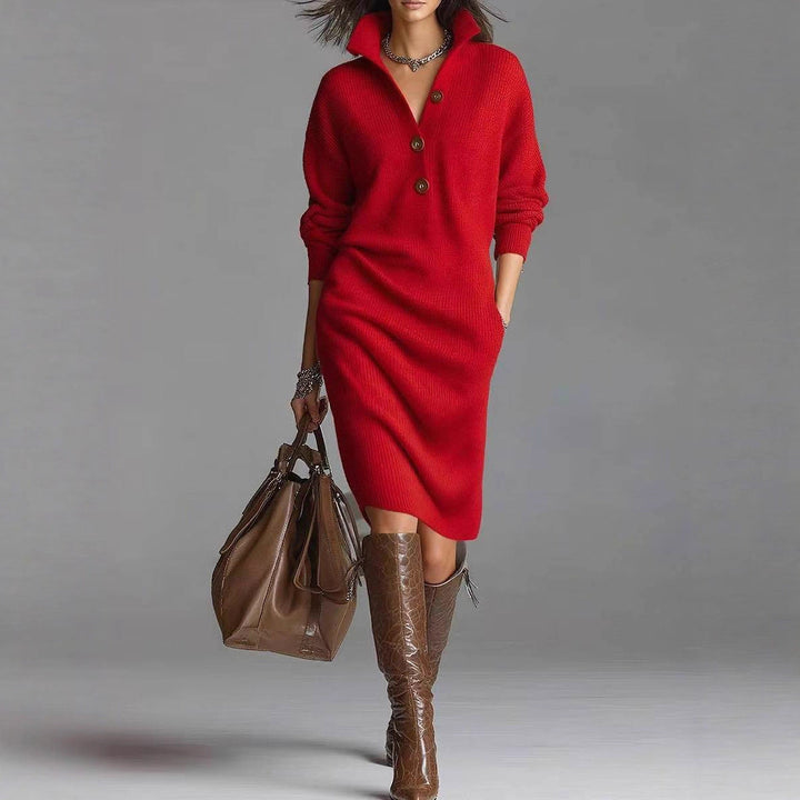 Robe pull femme avec col V boutonné, manches longues. Parfaite pour un look chic et décontracté.
