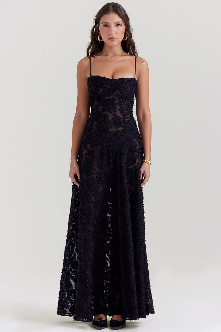 Robe rose vintage dentelle, soirée glamour.  Coupe élégante, détails floraux.