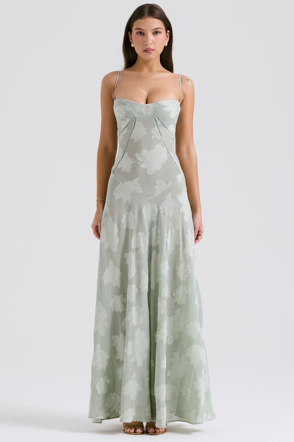 Robe rose vintage dentelle, soirée glamour.  Coupe élégante, détails floraux.