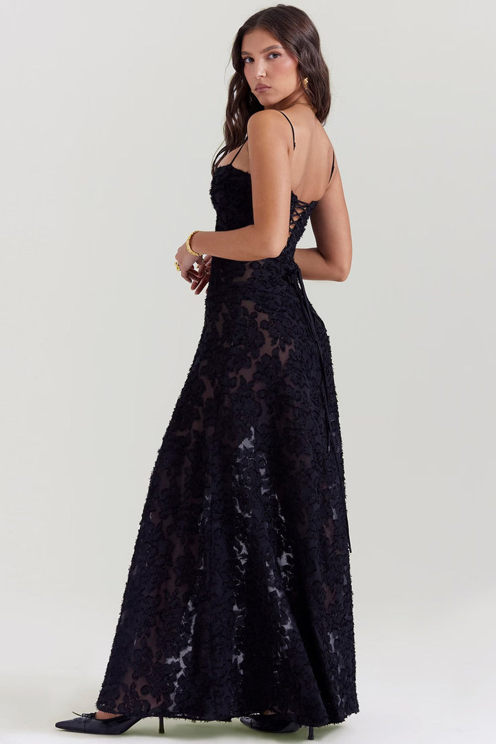 Robe rose vintage dentelle, soirée glamour.  Coupe élégante, détails floraux.