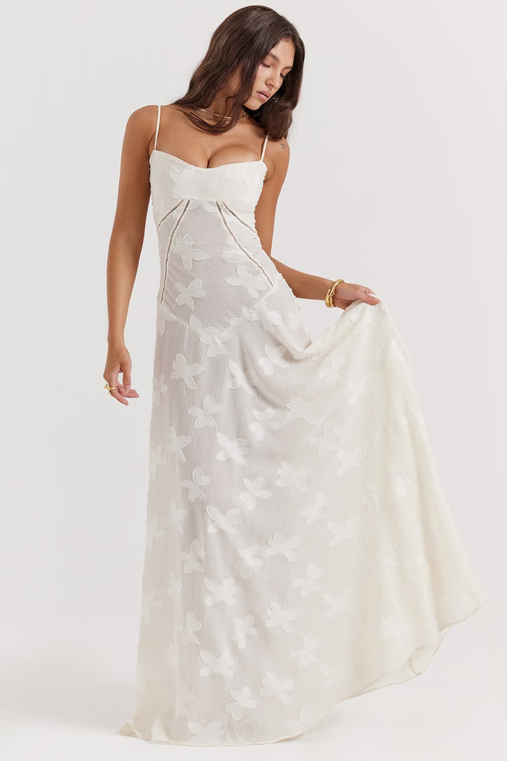 Robe rose vintage dentelle, soirée glamour.  Coupe élégante, détails floraux.