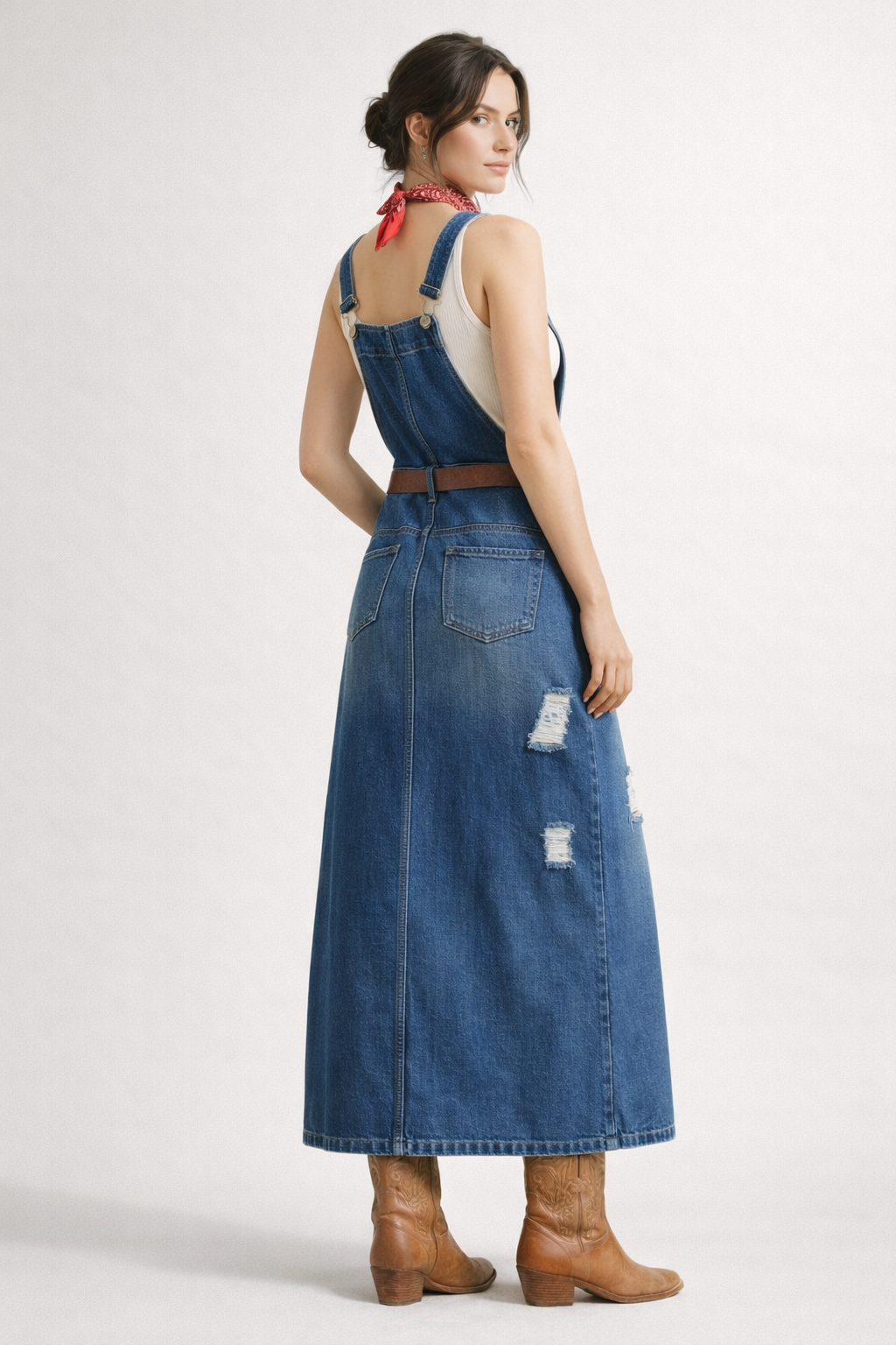 Salopette robe midi décontractée femme bleue. Confortable et chic, idéale pour la mode d'été.