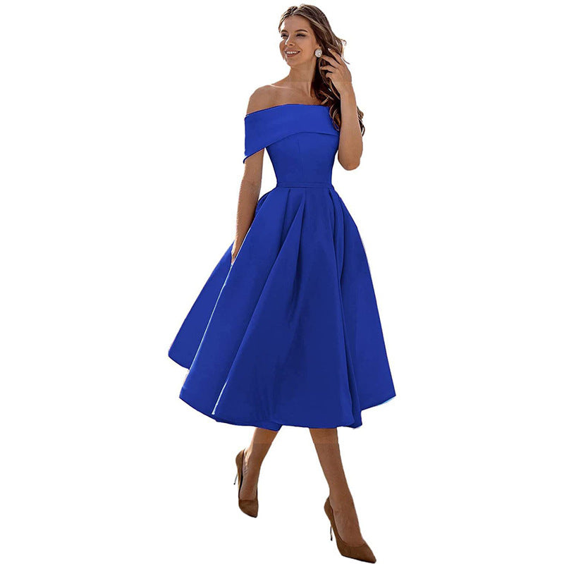 Robe soirée satinée élégante, coupe flatteuse.  Tissu fluide et confortable, idéale pour occasions spéciales.