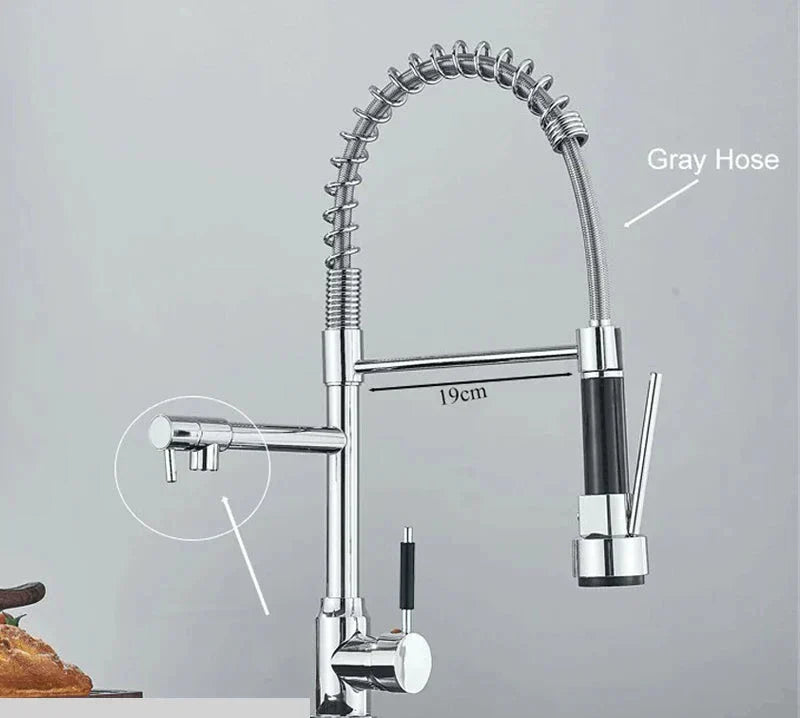 "Robinet de cuisine pivotant en acier inoxydable, design minimaliste, avec rotation 360°, pour flexibilité maximale."