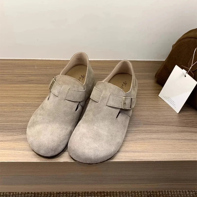 Chaussures sabots Boston femme en daim. Élégantes, brides réglables, idéales pour le confort mode printemps/été.