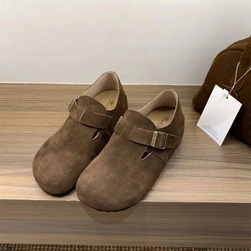 Sabots femme type Boston en microfibre, brides réglables. Chaussures confortables et décontractées pour le quotidien.
