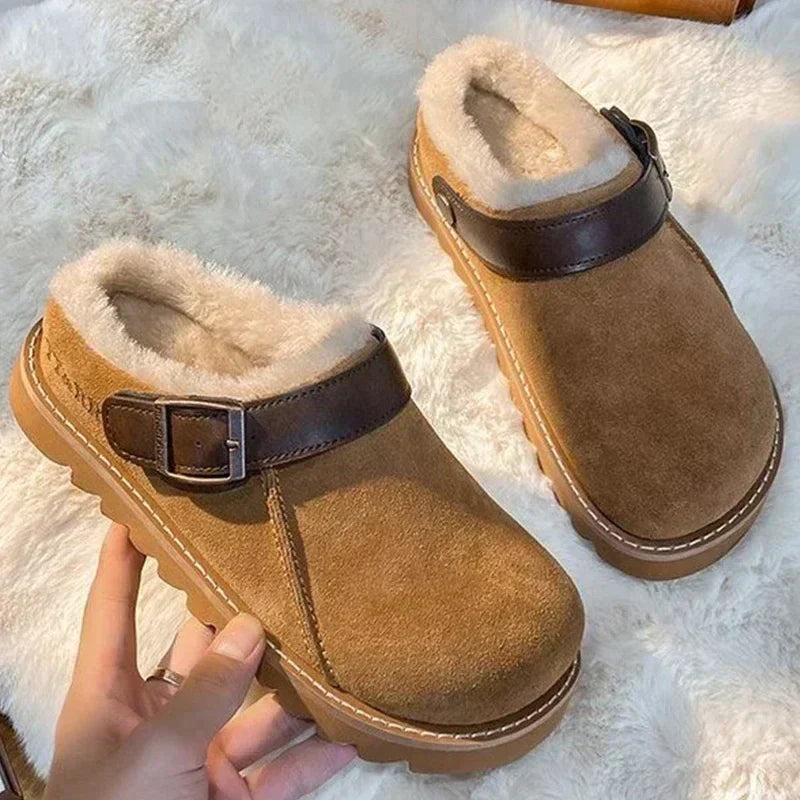 Pantoufles sabots femme Ailani marron, confort douillet pour affronter l'hiver avec style.