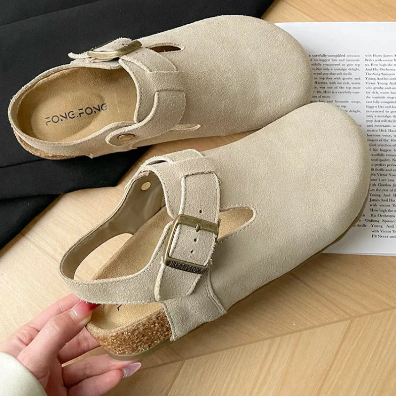 Chaussures sabots femme en daim doux, très confortables. Design décontracté pour le quotidien. Boucle ajustable.