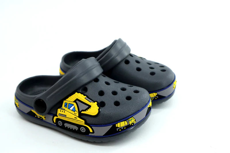 Chaussures d'été pour enfants, sabots respirants et faciles à enfiler, pour un confort maximal.