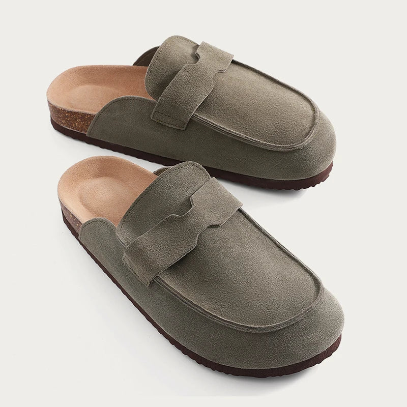 Paire de sabots en daim unisexe, design moderne, offrant respirabilité et confort ergonomique pour le bien-être.