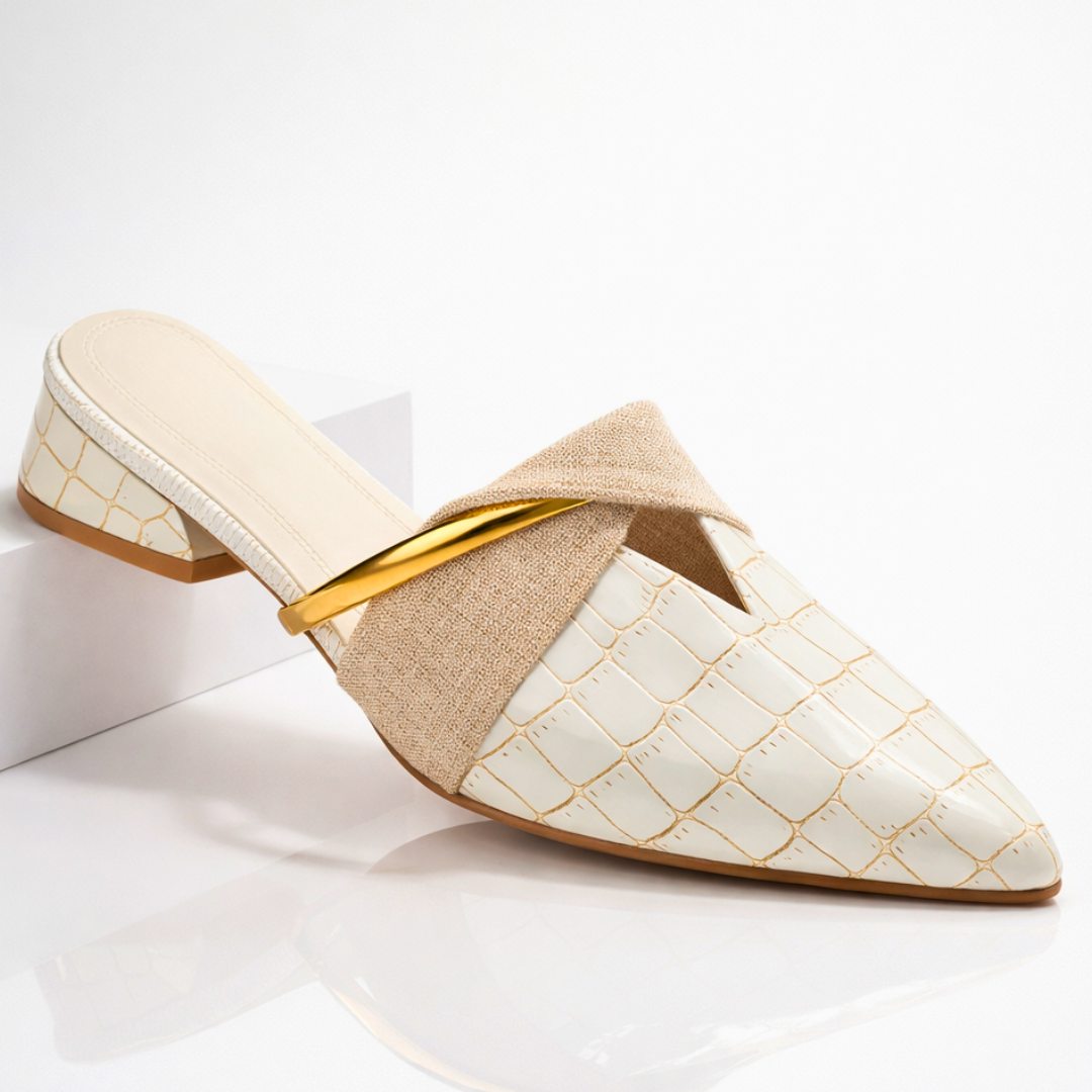 Sabots femme chic à bout pointu, design moderne. Ces mules élégantes possèdent des détails métalliques uniques. Confortables.