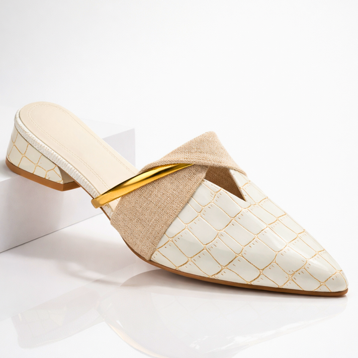 Sabots femme chic à bout pointu, design moderne. Ces mules élégantes possèdent des détails métalliques uniques. Confortables.