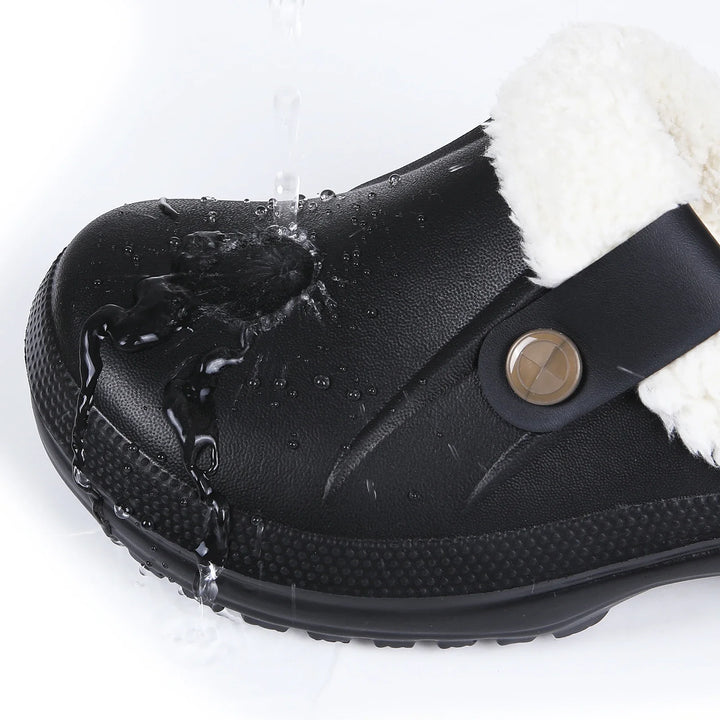 Paire de sabots antidérapants pour femmes, fourrure chaude, confort optimal à la maison.