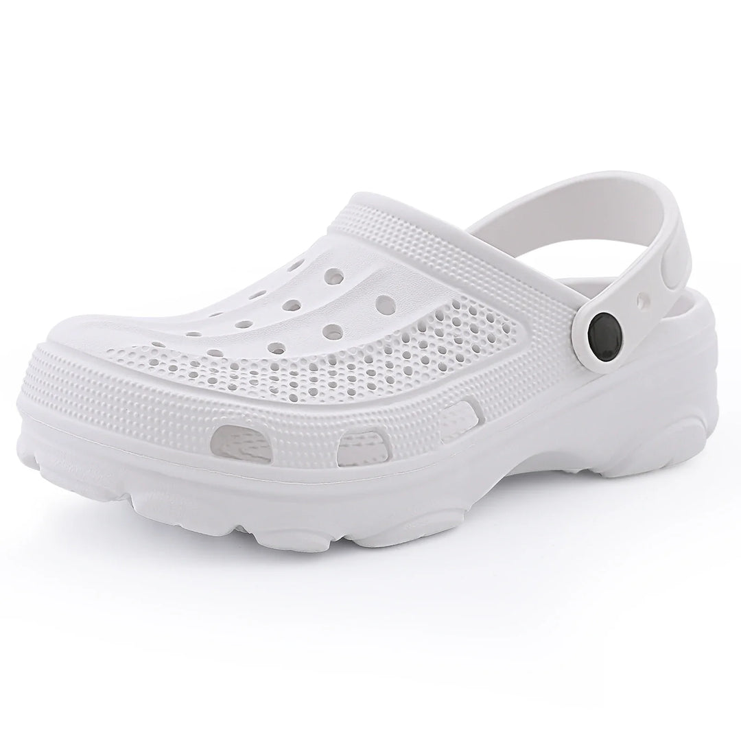 Paire de sabots ergonomiques pour un soutien optimal, idéaux pour la marche et les activités de plein air légères.