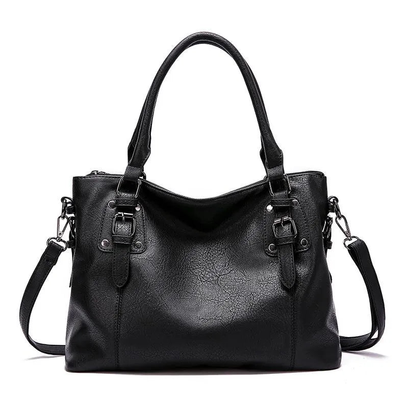 Sac à bandoulière en cuir azure, chic et résistant, avec sangle ajustable et fermeture magnétique, parfait pour femme.