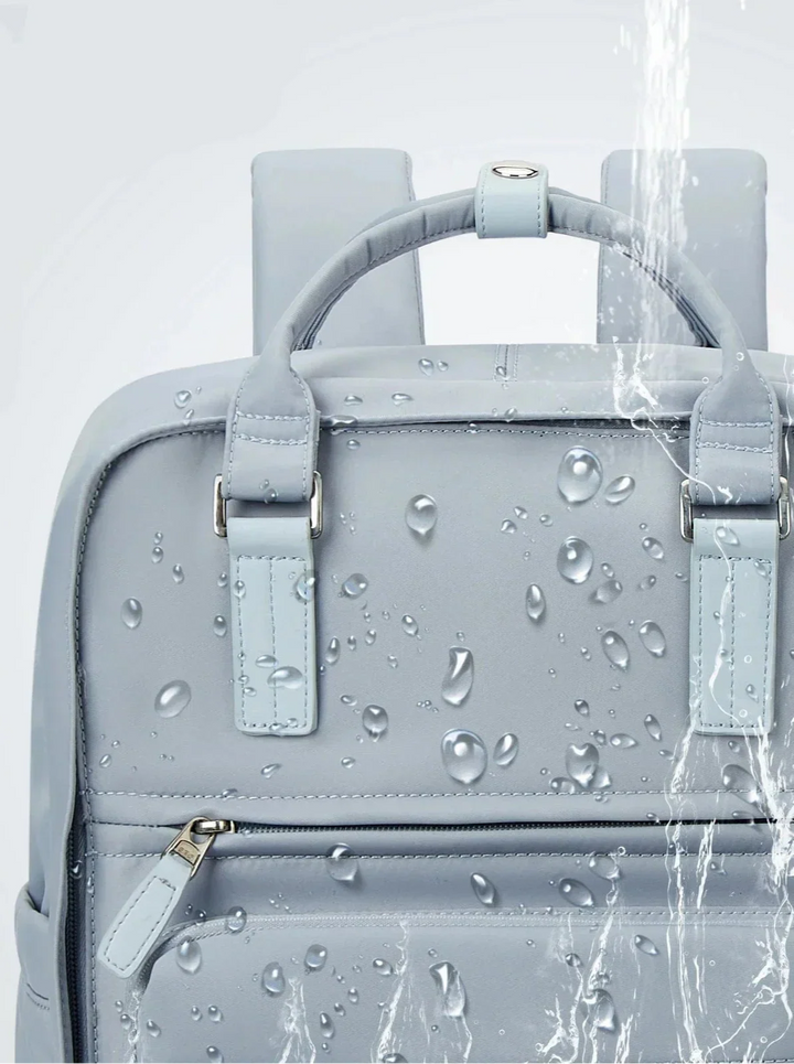 Sac à dos chic femme en nylon bleu, spacieux et élégant, idéal pour travail et voyages. Résistant et imperméable.