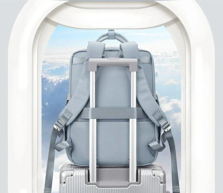 Sac à dos chic femme en nylon bleu, spacieux et élégant, idéal pour travail et voyages. Résistant et imperméable.