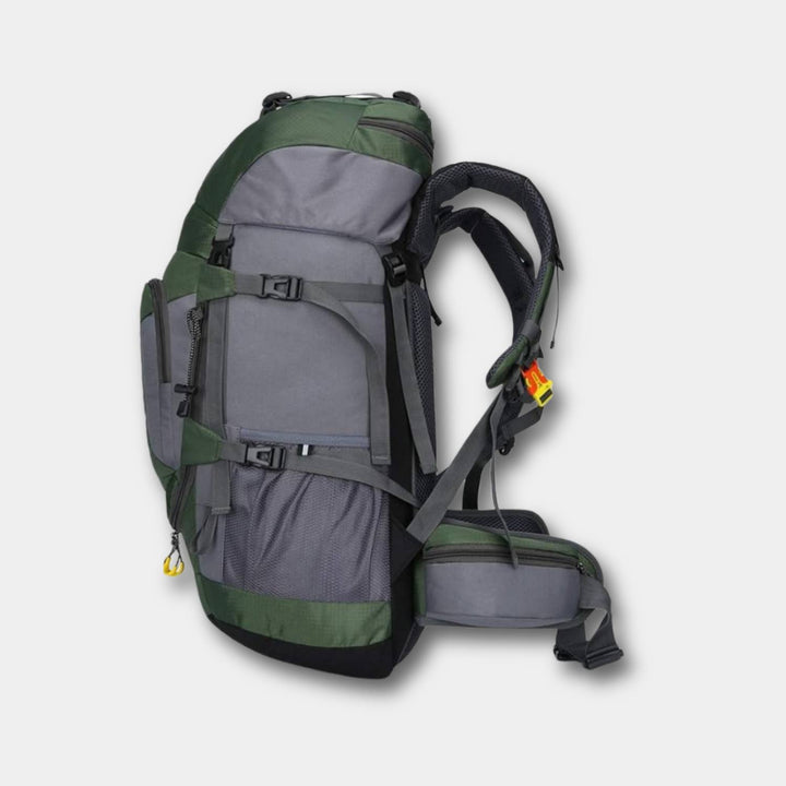 Sac à dos vert AdventurePack étanche, 60L, idéal pour randonnée et aventures, tissu robuste, grande capacité, confortabilités