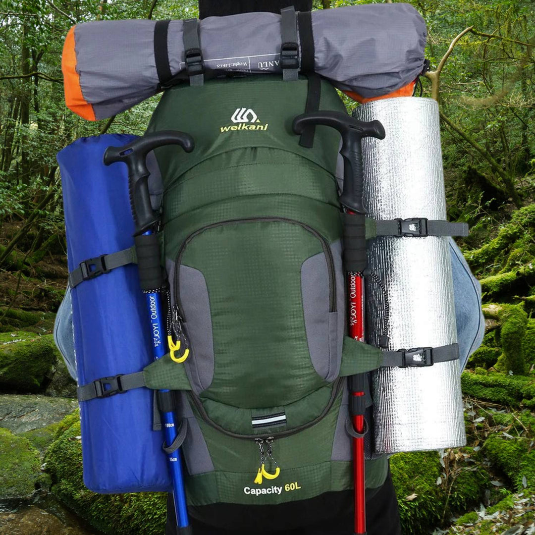 Sac à dos vert AdventurePack étanche, 60L, idéal pour randonnée et aventures, tissu robuste, grande capacité, confortabilités
